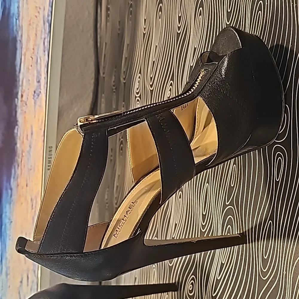 Michael Kors zipper stilettos - Picture 4 of 4